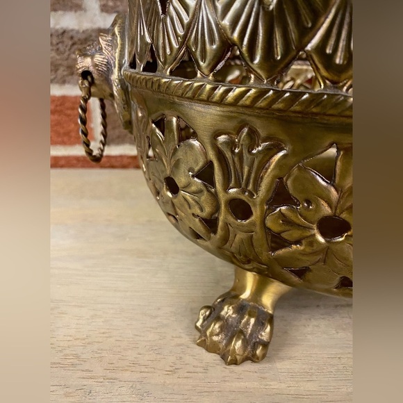 Decorative Crafts Inc Large Brass Jardiniere with Lion Heads and Paws MCM - Picture 5 of 11